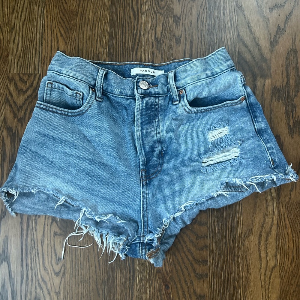 Pacing light blue vintage high rise Jean shorts. Amazing condition.